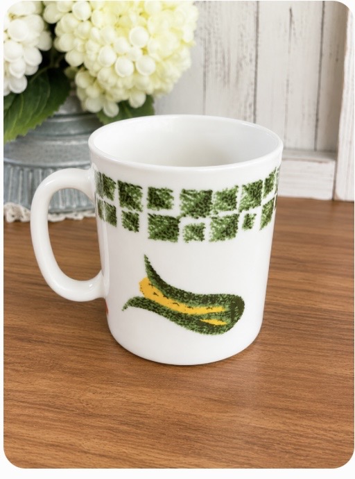 Vintage Arcopal France Garden Mug - Image 3